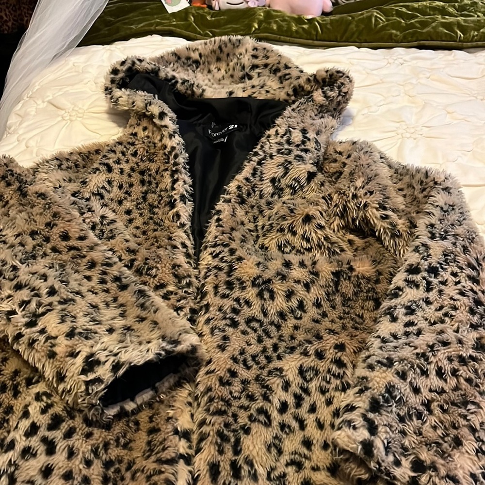 Forever 21 faux fur cheetah leopard jacket coat hooded